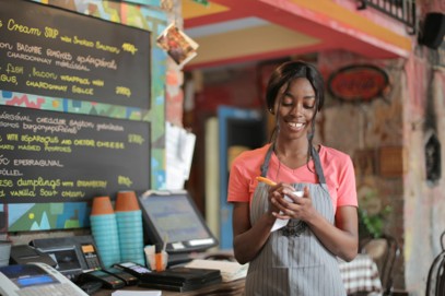 Lady working in a coffe shop